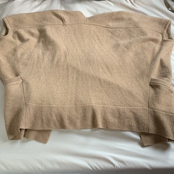 Club Monaco Cashmere Over-Sweater - Picture 5 of 10